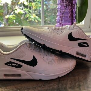 Nike Air Max Golf sneakers White and Black Athletic Shoes, casual golf wear